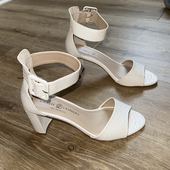 Chinese Laundry Textured White Heels - Picture 3 of 7